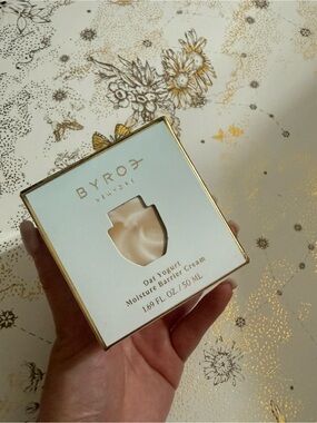 BYROE White and Gold Moisture Barrier Cream